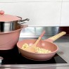 Voir la slide Incroyable Poêle Anti-Adhésive 28 cm  Rose Guimauve