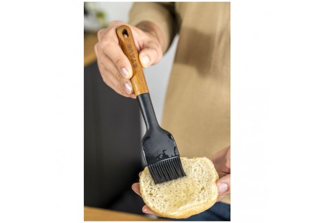 Zwarte siliconen bakkwast met houten handvat 22 cm