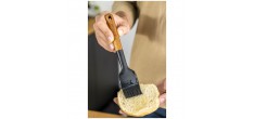 Zwarte siliconen bakkwast met houten handvat 22 cm