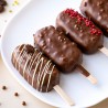 Zie dia Cacaocoating/glazuur met hazelnootstukjes en Rocher-stijl biscuit 250