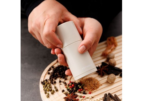 Spice Mill Nootmuskaat en Kruidenmolen Mat Kasjmier Beige 12 cm