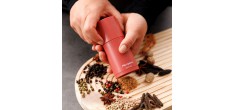 Spice Mill Moulin à Muscade et à Epices Rouge Grenade Mat 12 cm 