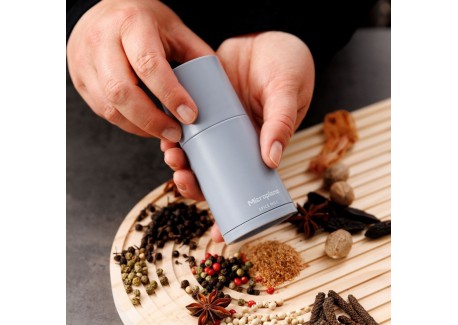 Spice Mill Moulin à Muscade et à Epices Bleu Ciel Mat 12 cm 