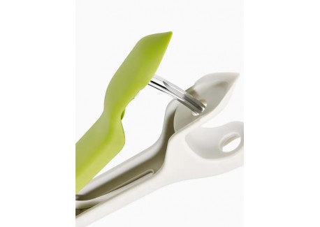Tweezy Dénoyauteur Cerises Olives et Equeuteur à Fraises 3 en 1 Vert 1