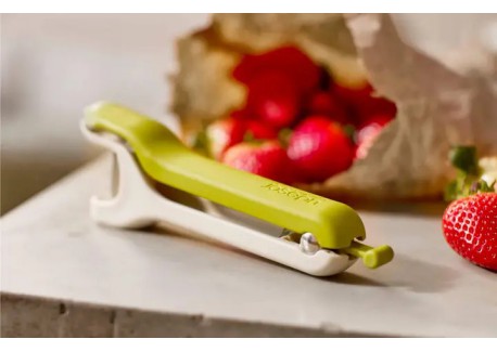 Tweezy 3-in-1 Kersen en Olijvenontpitter en Aardbeienontpeller Groen 1