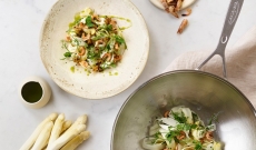 Salade d’asperges aux crevettes brièvement cuite au wok