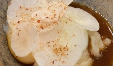 Oeuf parfait, fumé au foin, purée de topinambours