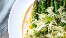 Asperges vertes, tarama blanc et fenouil