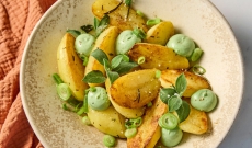 Pommes de terre sautées croustillantes, mayonnaise aux herbes