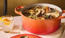 Fricassée de poulet aux champignons et vin blanc