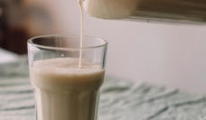Lait d'amande à l'extracteur de jus