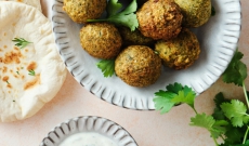 Falafels de courgettes et tzatziki