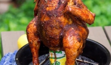 Poulet sur canette de bière au kamado Big Green Egg