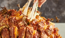 Pain surprise chorizo mozzarella et herbes au barbecue