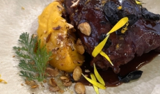 Mini Jambonneau dans l’esprit d’une daube provençale, texture de courge rôtie