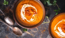 Velouté de patates douces, curry rouge et coco